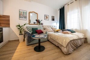 Bureau, fer et planche à repasser, Wi-Fi gratuit, draps fournis