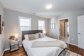 4 bedrooms, WiFi, bed sheets - Backyard Fire-Pit, Modern, Roomy, 7 Min Downtown (Richmond)