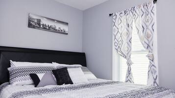 2 多间卧室、办公桌、免费 WiFi