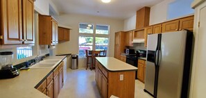 Premium House | Private kitchen | Full-size fridge, microwave, stovetop, coffee/tea maker - 3 Rivers Resort and Guide Service (Forks)