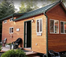 Tiny House Forest Loft Bed | Free WiFi, bed sheets