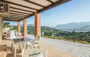 Outdoor dining - Beautiful home in Algodonales with WiFi (Algodonales)