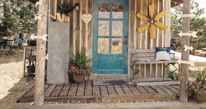 Quiet, rustic, tiny cottage on a working ranch.