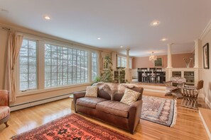 Luxury Bungalow | Living area - Bungalow (Weston)