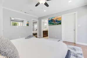 4 bedrooms, desk, travel cot, WiFi