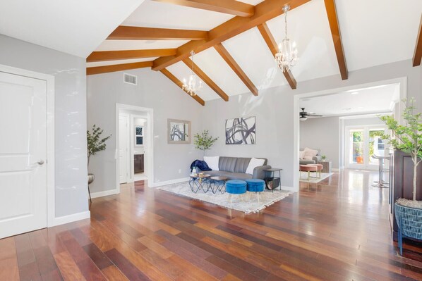 Smart-TV, Tischtennisplatte