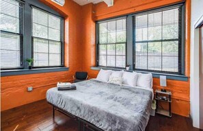 1 dormitorio, tabla de planchar con plancha, cuna de viaje y wifi