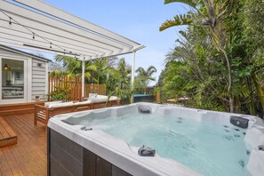 House | Private spa tub - Tropical Paradise -Pool - Spa - Spacious (Auckland)