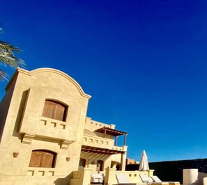 المنطقة المحيطة بالمنشأة