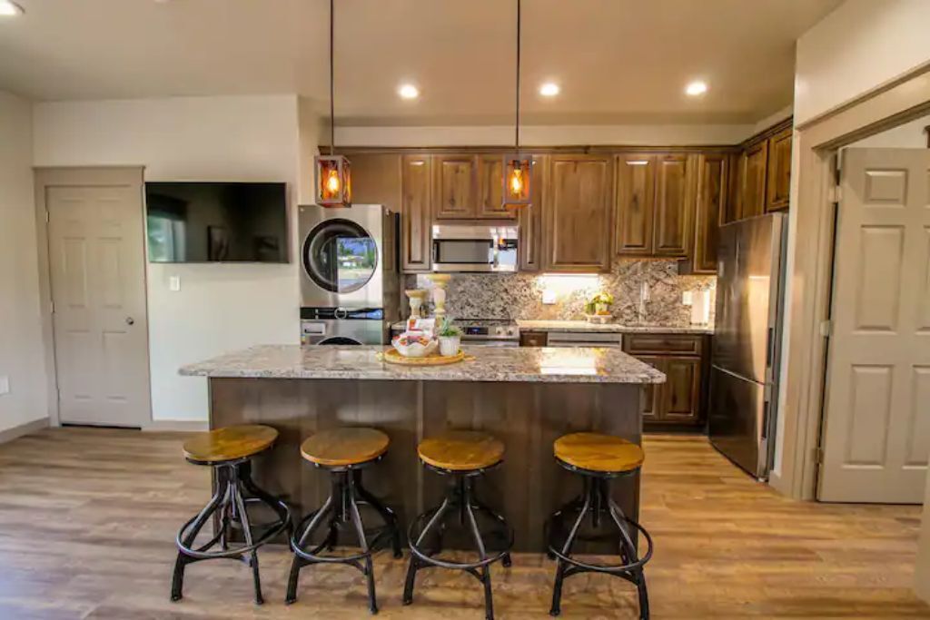 ثلاجة، ميكروويف، فرن، موقد طهي مسطح