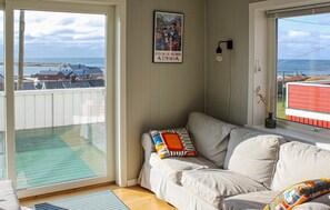 TV, fireplace, foosball - 5 bedroom nice home in Borhaug (Borhaug)