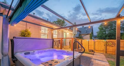 Luxury Minneapolis 3BR House with Hot Tub!