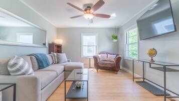 Una Smart TV, libros