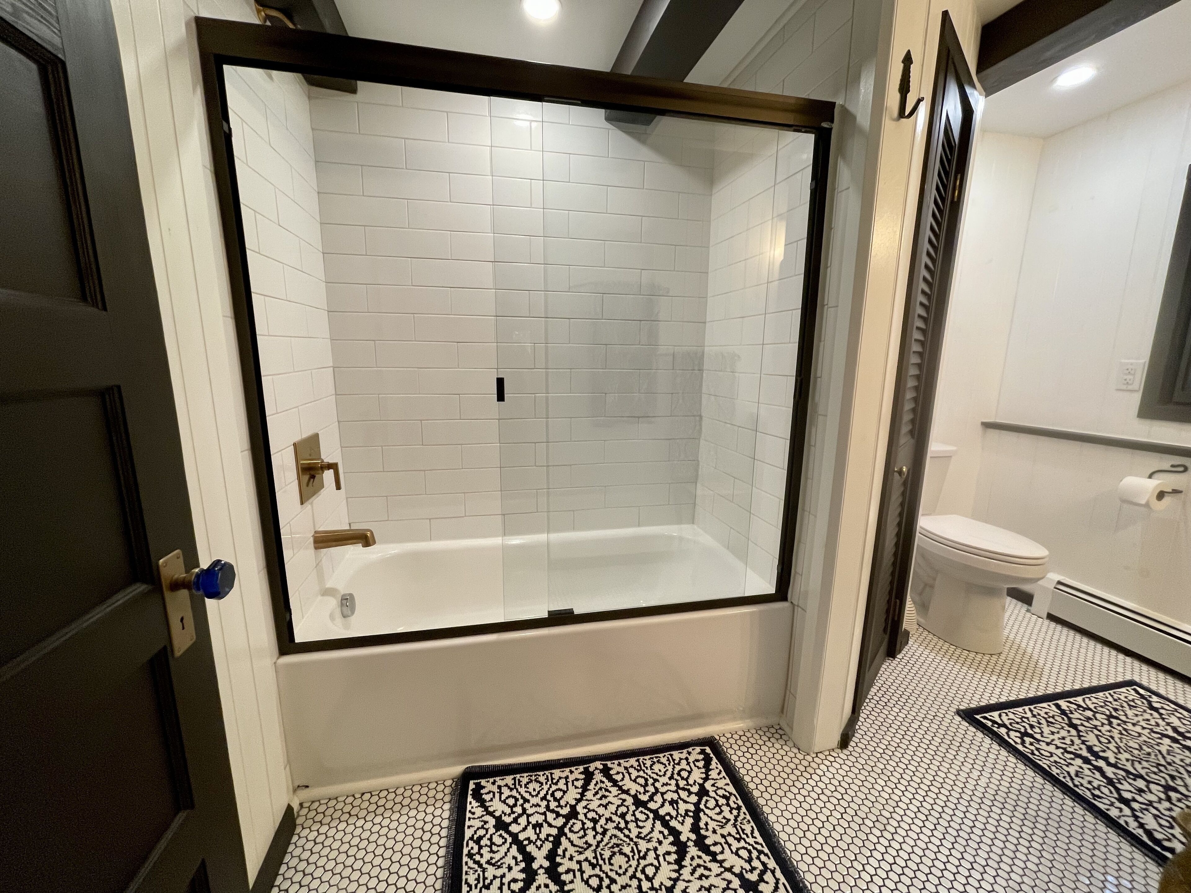 Combined shower/tub, towels, soap, toilet paper