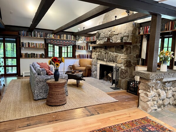 Smart TV, fireplace, books - Charming Cottage in the Heart of the Shawangunks (Wallkill)