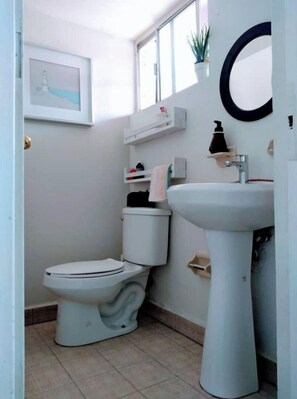 Dusche, Handtücher, Seife, Toilettenpapier