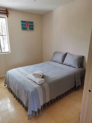 3 bedrooms, iron/ironing board, WiFi, bed sheets