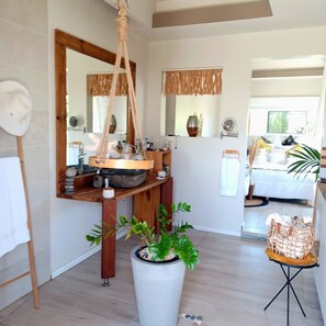 2 chambres, fer et planche à repasser, Wi-Fi, draps fournis