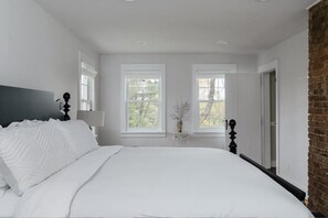 3 bedrooms, desk, free WiFi, bed sheets