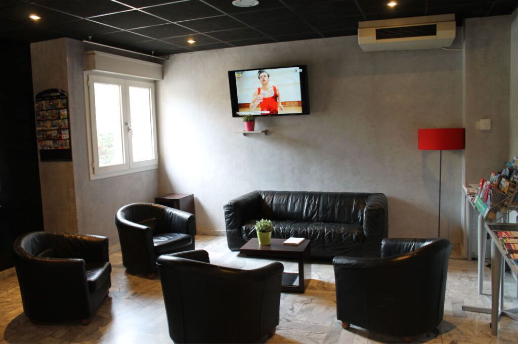 Près De La Gare ! Chambre Simple + Piscine Et Wifi - Aix-en-Provence