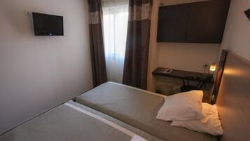 1 chambre, lit parapluie, Wi-Fi gratuit, draps fournis