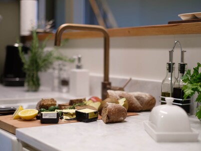 Henry Matthews Apartment