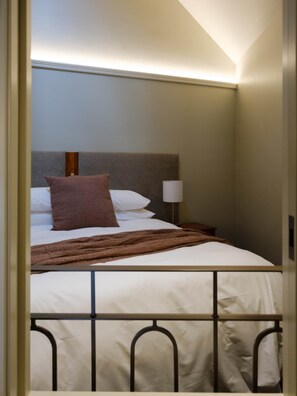 2 quartos, ferros/tábuas de passar roupa, Wi-Fi, roupa de cama
