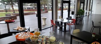 Suite Moderne 100m du Centre|Wifi + Salon Privé