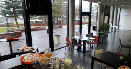 Suite Moderne 100m du Centre|Wifi + Salon Privé