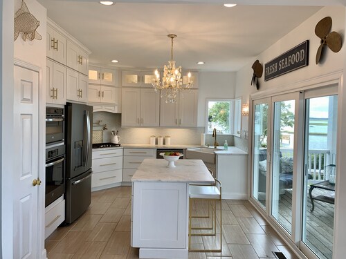 Golf cart, kayaks, paddle board & launch onsite pet friendly with fence