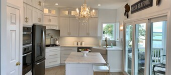 Golf cart, kayaks, paddle board & launch onsite pet friendly with fence