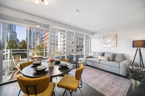 Luxury 1 Bedroom Apartment in Downtown Vancouver
