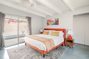 2 Schlafzimmer, Schreibtisch, Bügeleisen/Bügelbrett, Reisekinderbett