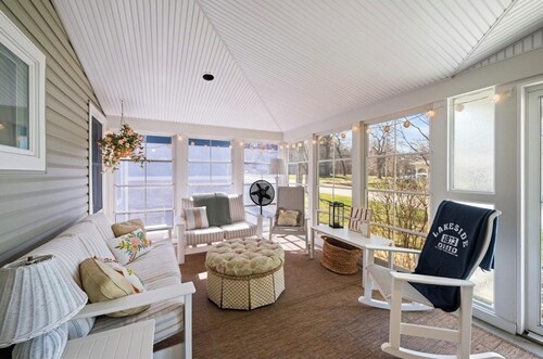 Historic updated cottage walking distance from the pool!