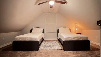 5 bedrooms, desk, iron/ironing board, travel crib