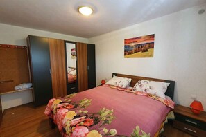 3 bedrooms, free WiFi - Holiday flat with panoramic view and barbecue on the terrace (Gradinje)