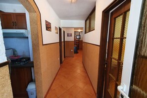 Interior - Holiday flat with panoramic view and barbecue on the terrace (Gradinje)