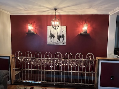 Spy Run Hideaway is a 1/2 mile from the Blue Ridge Parkway & pet friendly!