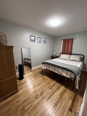 1 bedroom, free WiFi, bed sheets - Warm & Charming U.P. Home near Downtown & LSSU (Sault Ste. Marie)