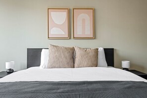 1 bedroom, iron/ironing board, WiFi, bed sheets - Trendy Mitte 1BR nr Checkpoint Charlie, by Blueground (Berlin)