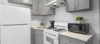 Luxury Apt~ Next to AstoriaPark, Mins to Manhattan