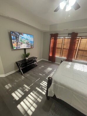 4 habitaciones, tabla de planchar con plancha, wifi y ropa de cama 