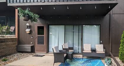 Quaint, quiet condo minutes from Lake Geneva
