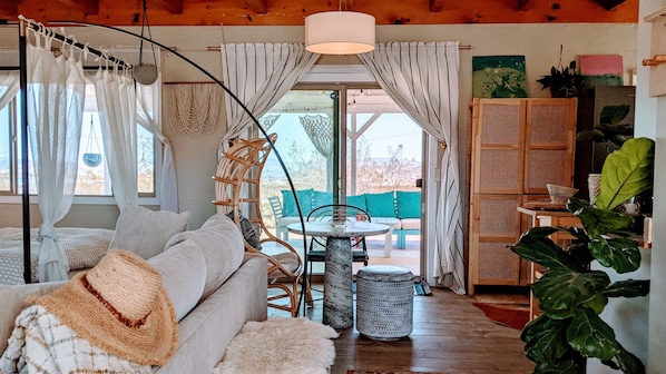 TV connectée, lecteur de DVD, livres, médiathèque