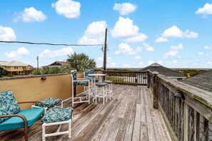 Terrace/patio - Uniquely decorated front duplex with rooftop deck access, within walking distance to the beach (Fernandina Beach)