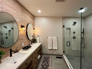 Combined shower/bathtub, hair dryer, towels, soap