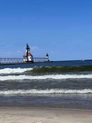Chaise longue, serviettes de plage