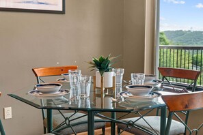 Dining - Newly Updated Condo w Gorgeous Table Rock View_Cmty Outdoor Pool_Near Sdc_Free Tickets (Branson)