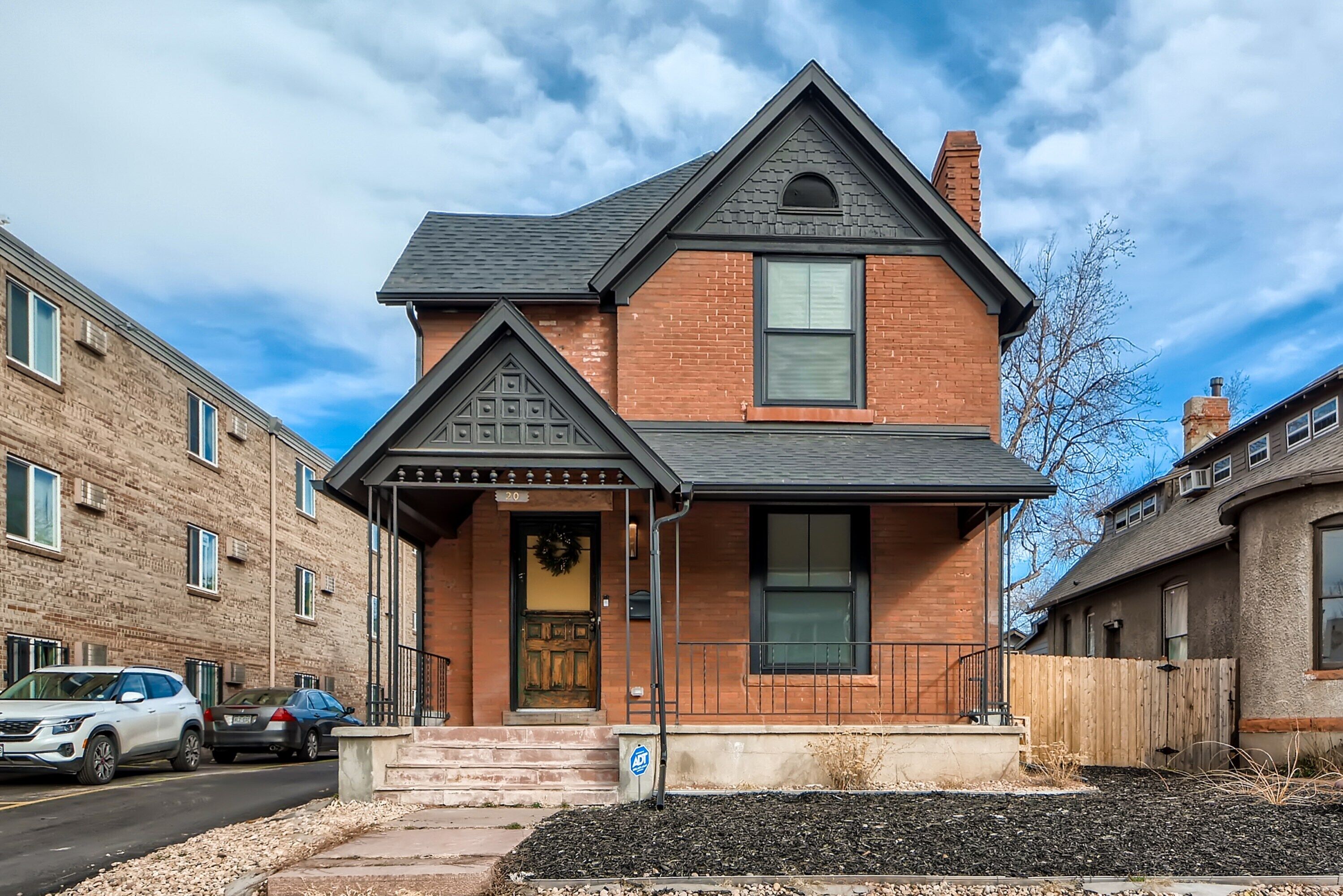 Newly renovated spacious 4 bedroom centrally located in the heart of Denver!!