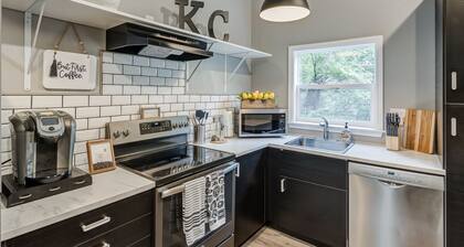 Crown House- Cozy 3BR ☀King Bed☀ Walking Trail